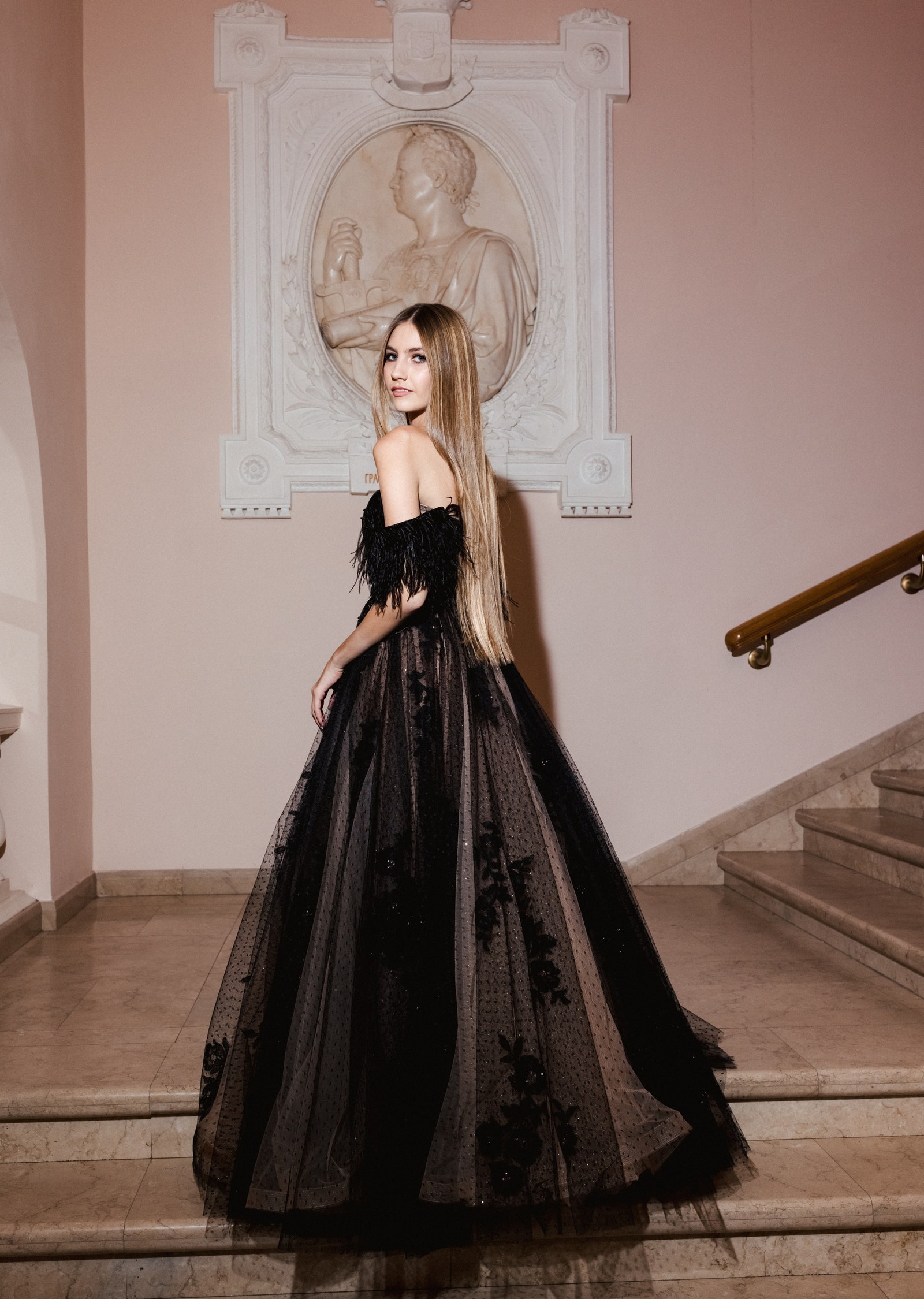Вероника Расковалова в платье Yana Dress и украшениях Mercury макияж Dolce amp Gabbana Beauty