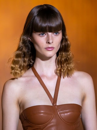 Гофрированные прядиnbsp— показ Hermès весналето 2022 .