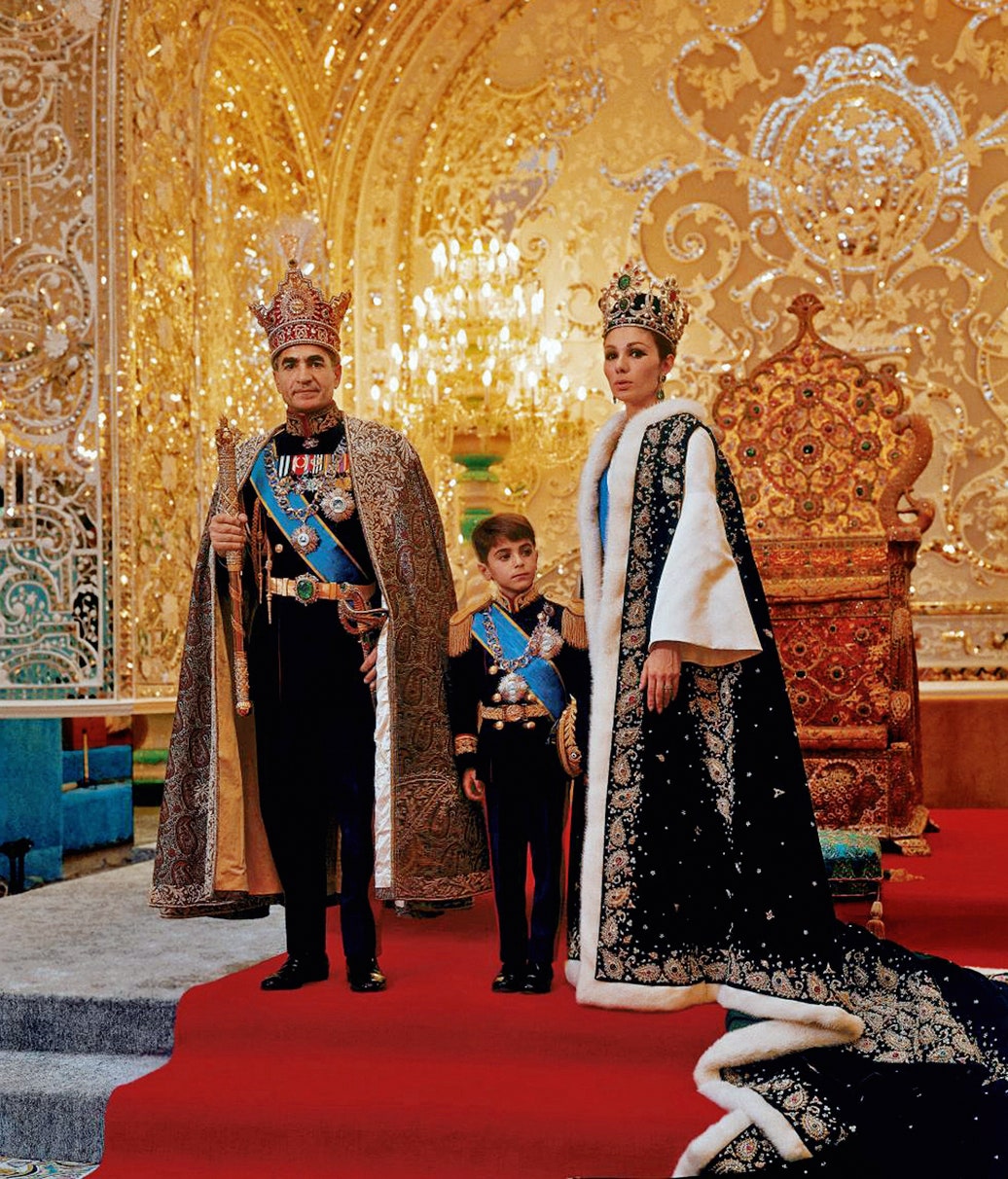 С мужем шахом Ирана Мохаммедом Резой и сыном Резой 1967.