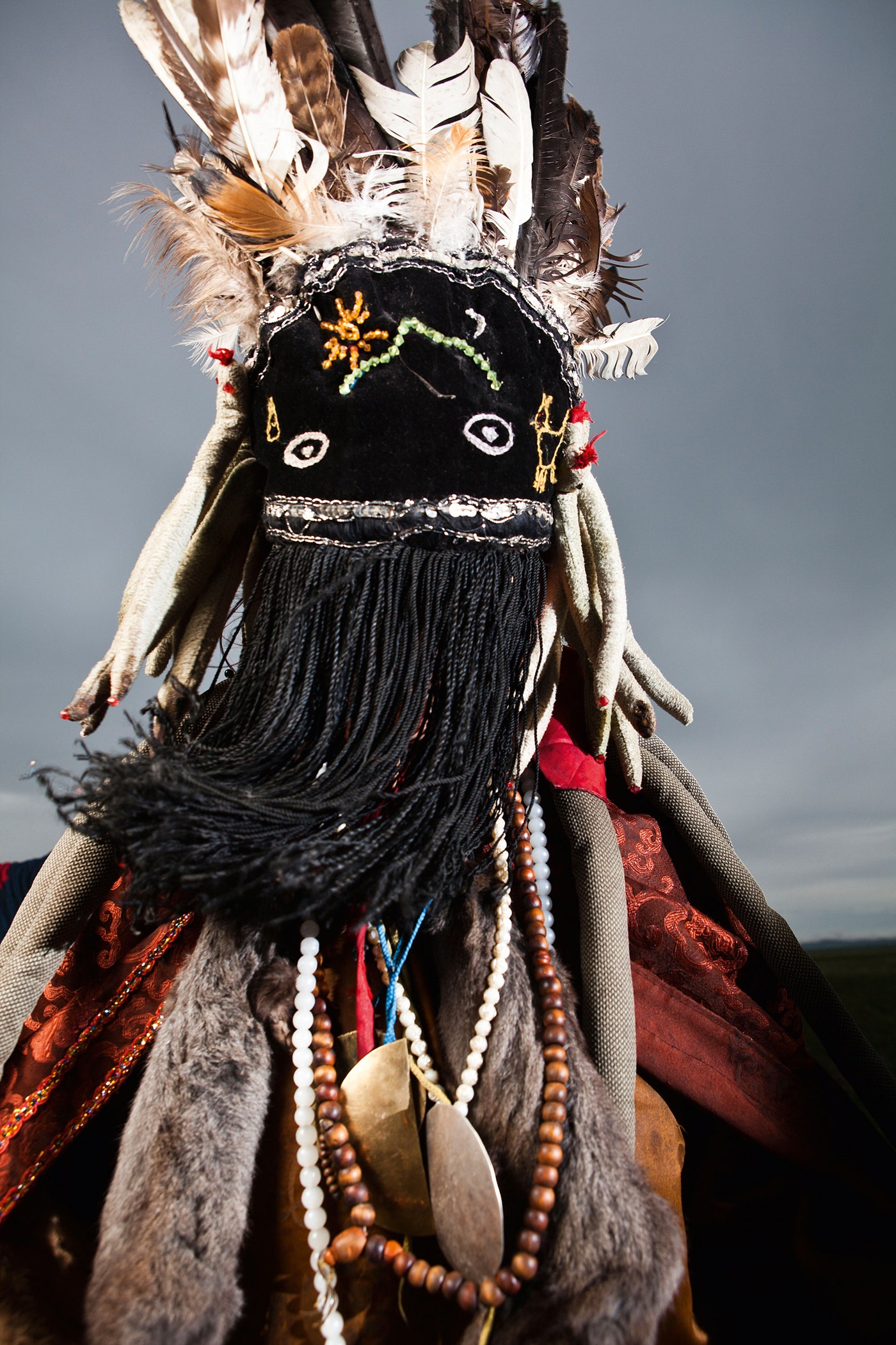 Почему миллиардеры чиновники и другие серьезные люди обращаются за помощью к шаманам