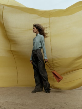Водолазка Lacoste брюки Loulou Studio сумка nananana ботинкиnbspDr. Martens.