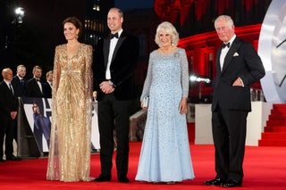 Кейт Миддлтон принц Уильям герцогиня Камилла иnbspпринц Чарльз наnbspпремьере фильма «Не время умирать»  .
