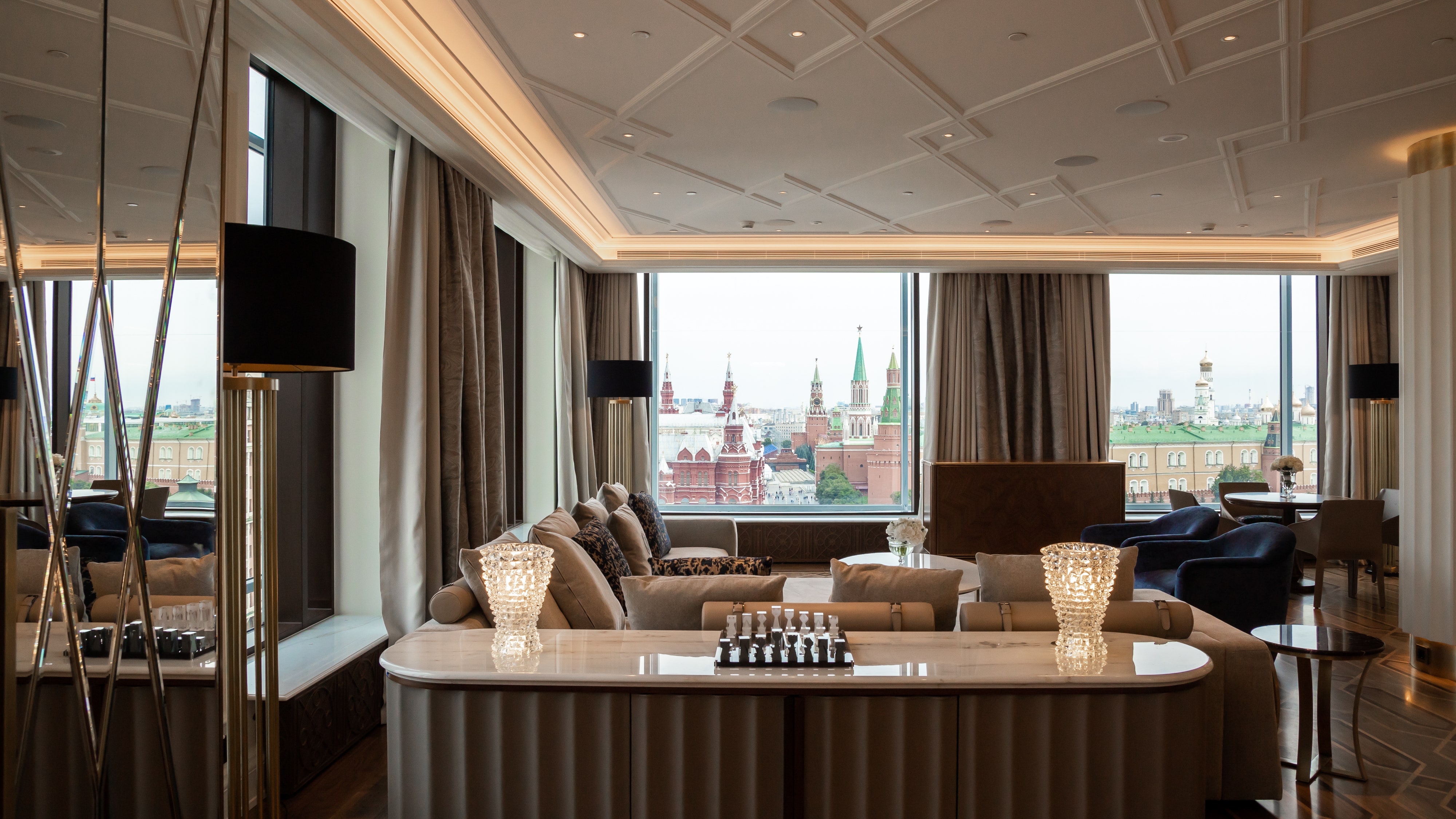 Шик и блеск Императорского люкса у вас дома: советы дизайнера The  Ritz-Carlton, Moscow | Tatler Россия