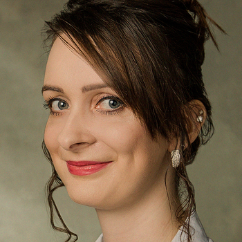 Холли Робертс head shot - Tatler Россия
