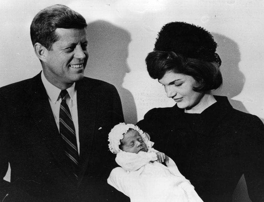 Джон и Жаклин Кеннеди с сыном Джоном