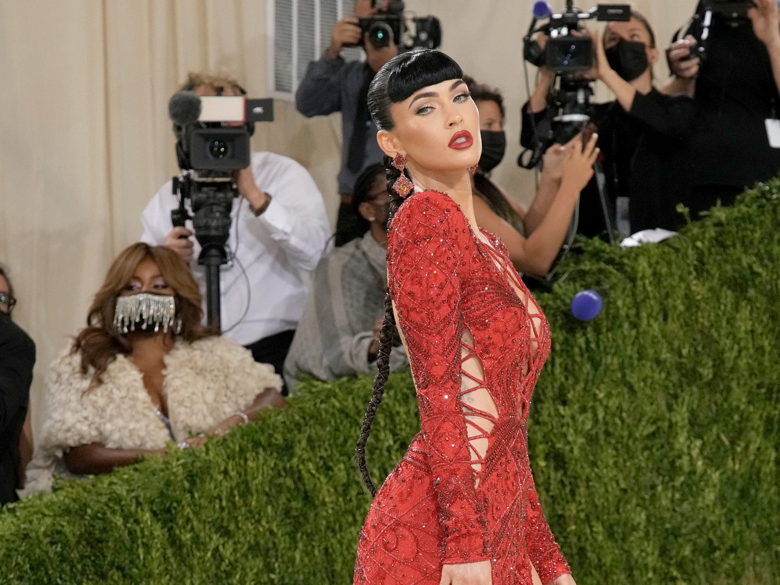 Красный цвет &- главный тренд Met Gala-2021