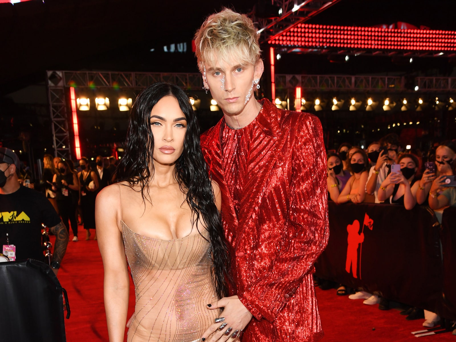 Меган Фокс и Machine Gun Kelly обручились