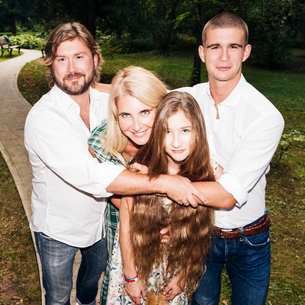Дарья Лисиченко  с мужем ресторатором Станиславом сыном Глебом и дочерью Еленой.