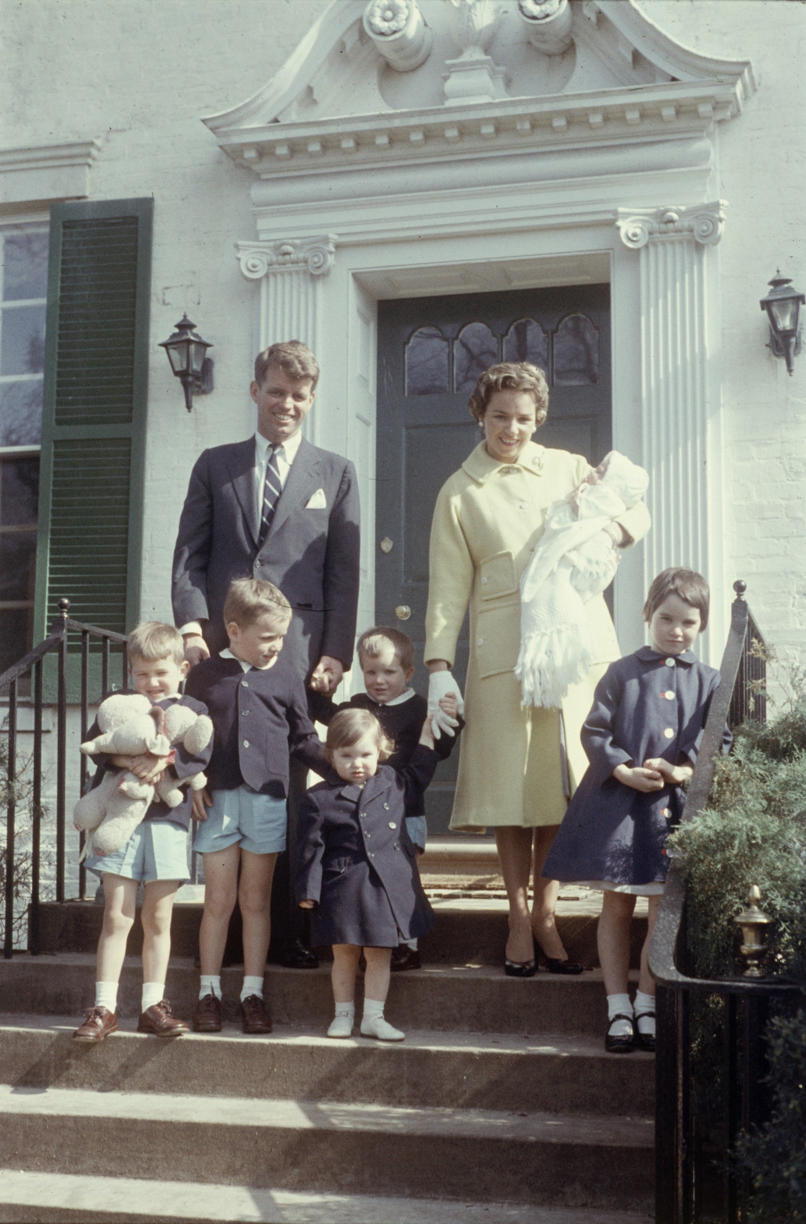 Роберт и Этель Кеннеди с детьми