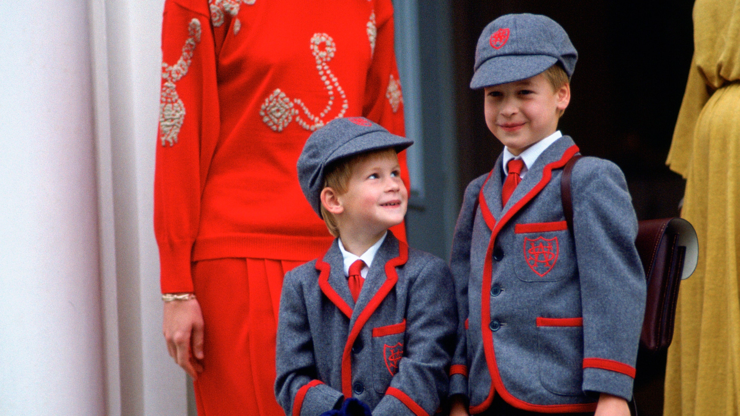 Представители королевских семей идут в школу 20 фотографий о том как это было
