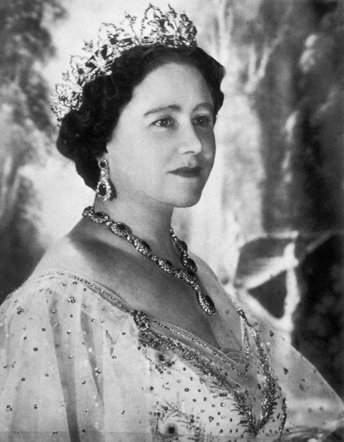 Интересные факты из жизни Елизаветы БоузЛайон королевыматери и символа надежды нации