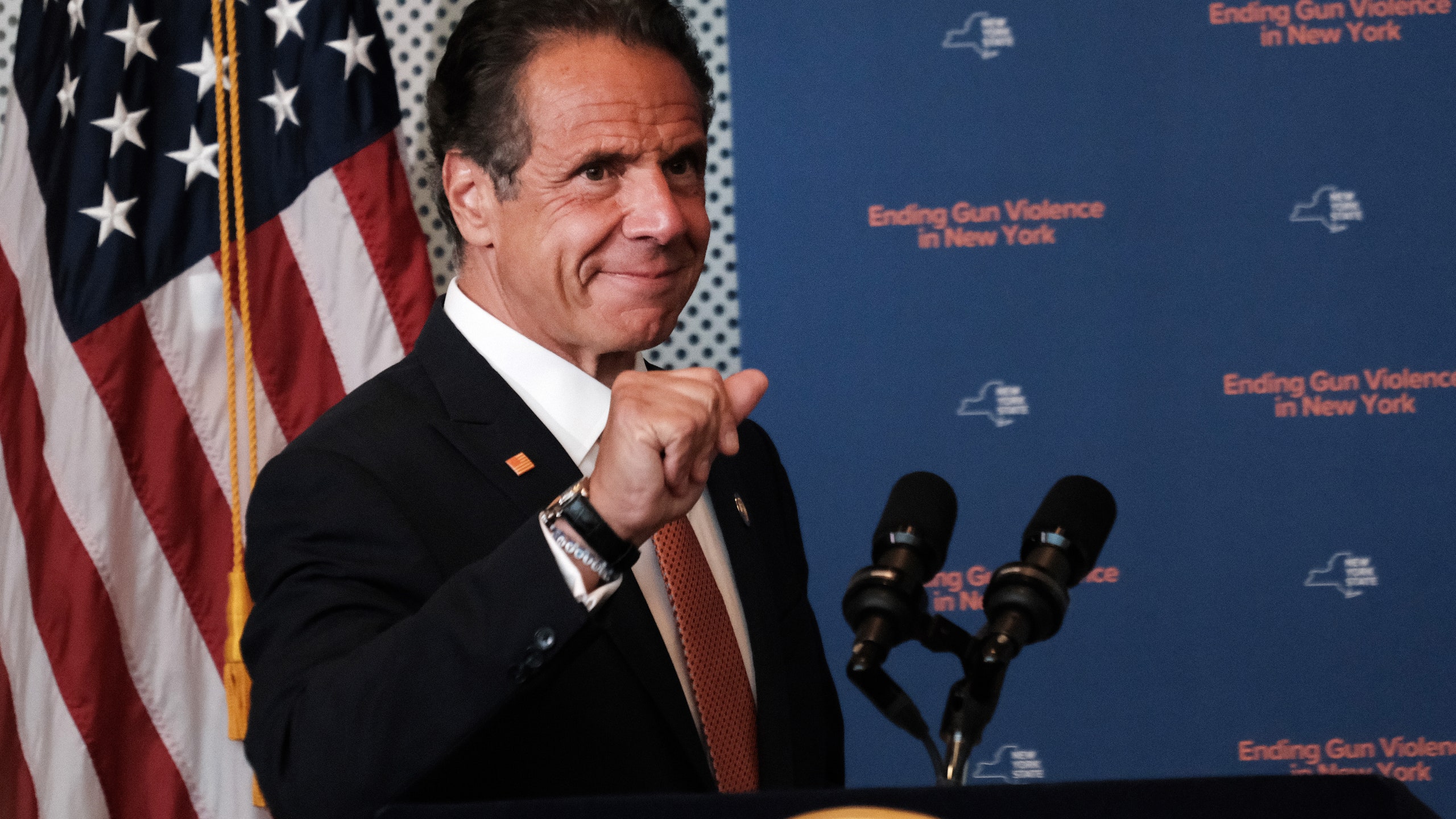 11 женщин обвиняют губернатора штата НьюЙорк в домогательствах