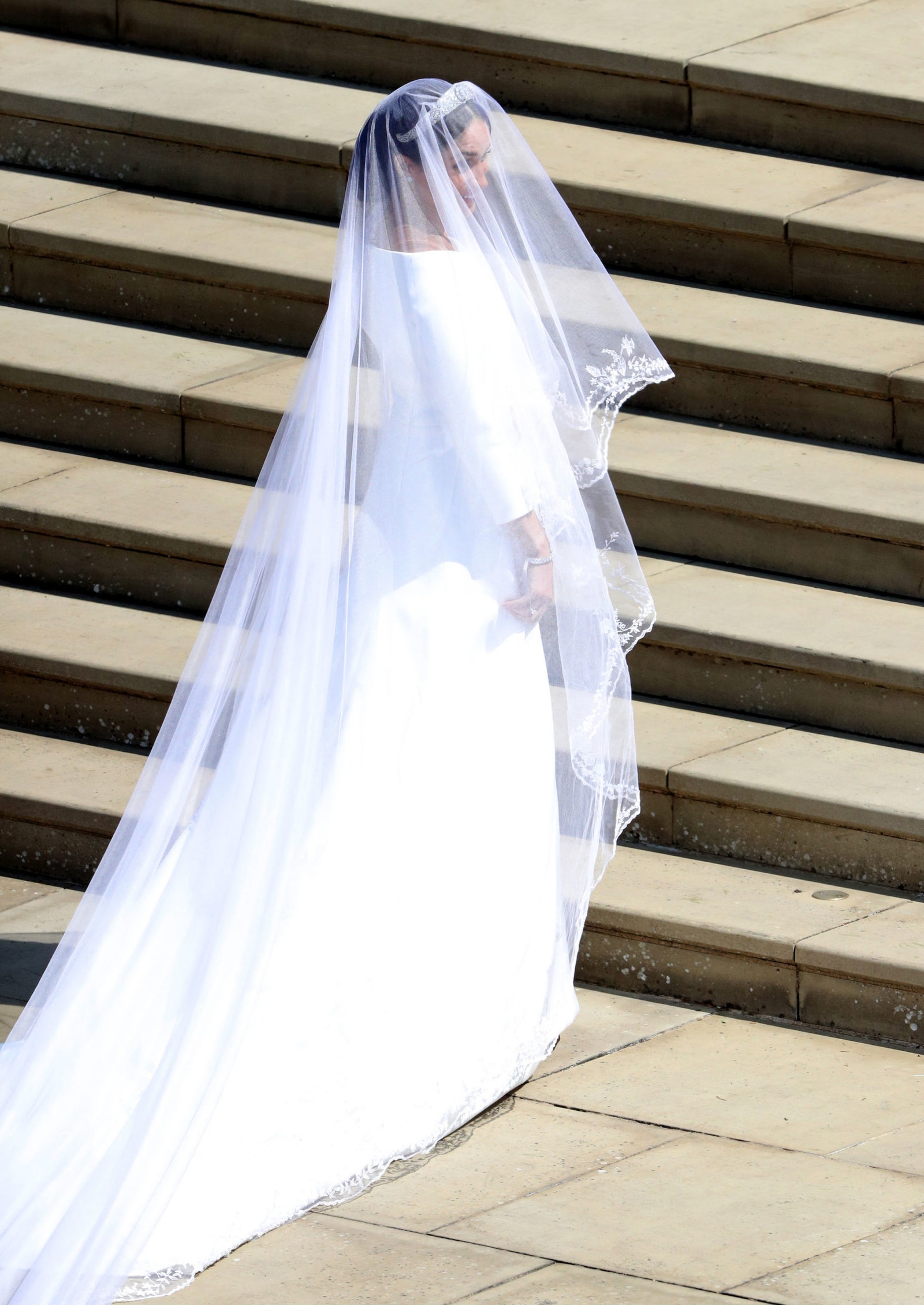Платье Меган Маркл признано самым популярным свадебным нарядом десятилетия