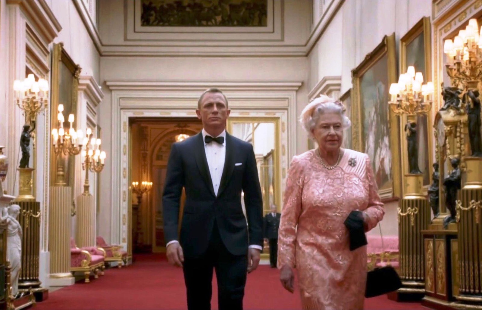 Кадр из видео James Bond and The Queen London 2012 PerformanceYouTube