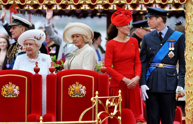 Елизавета II Камилла ПаркерБоулз Кейт Миддлтон и принц Уильям 2012 год