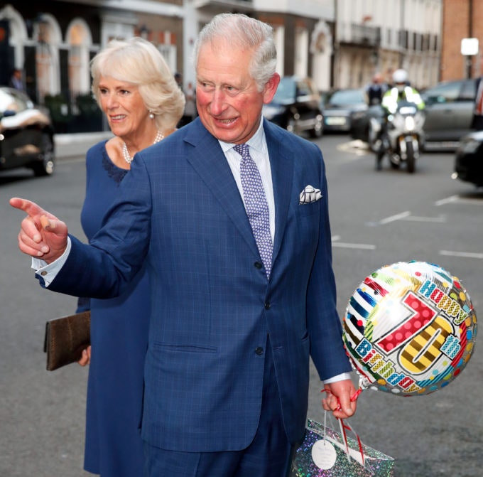 Традиции королевской семьи Великобритании как Виндзоры отмечают дни рождения