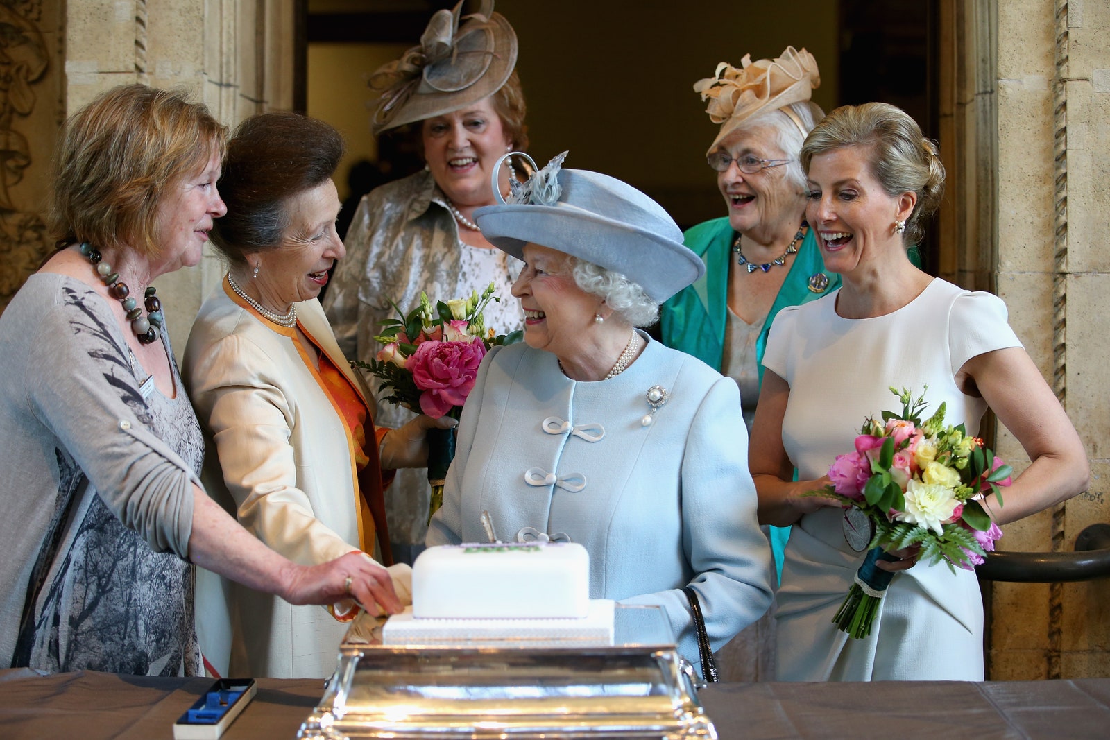 Традиции королевской семьи Великобритании как Виндзоры отмечают дни рождения