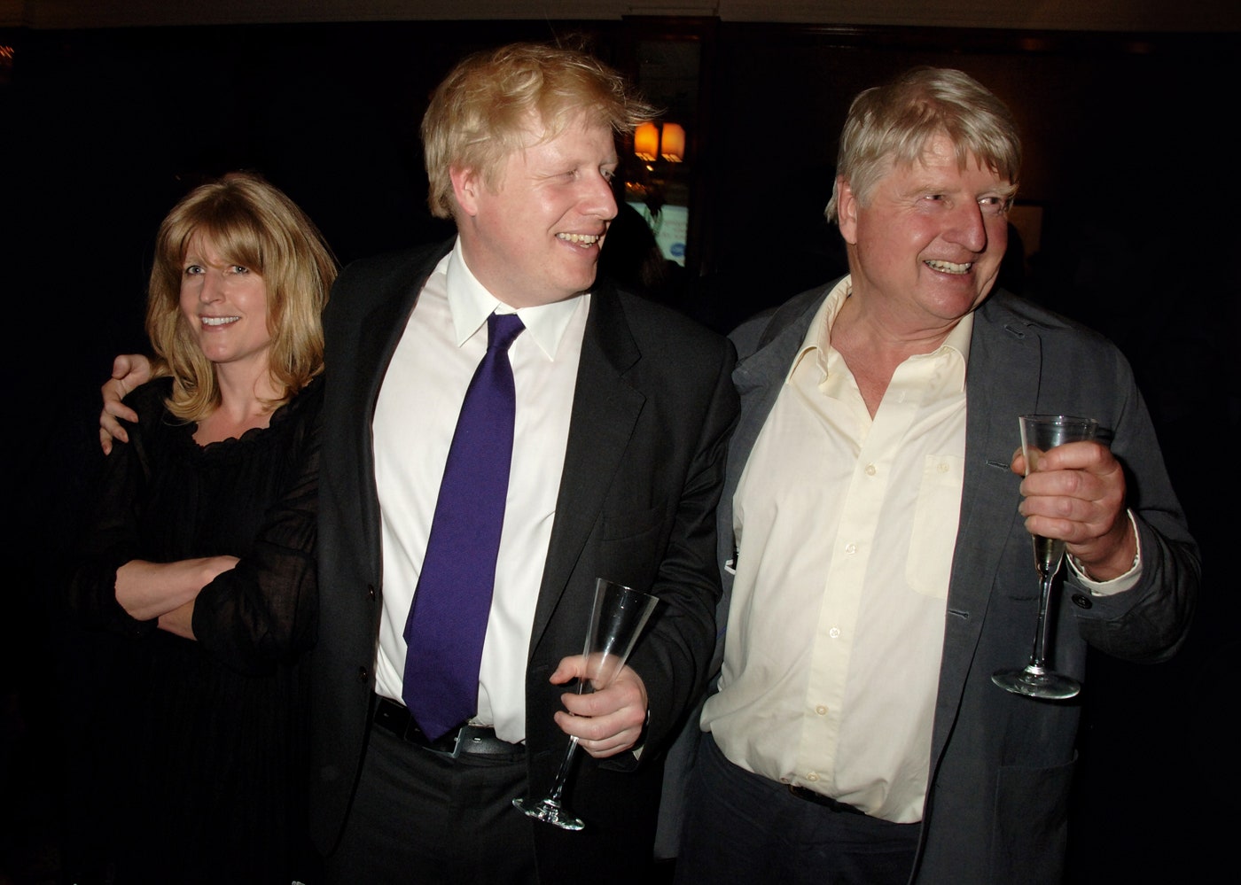 С сестрой Рейчел и отцом Стэнли после избрания на пост мэра Лондона 2008.