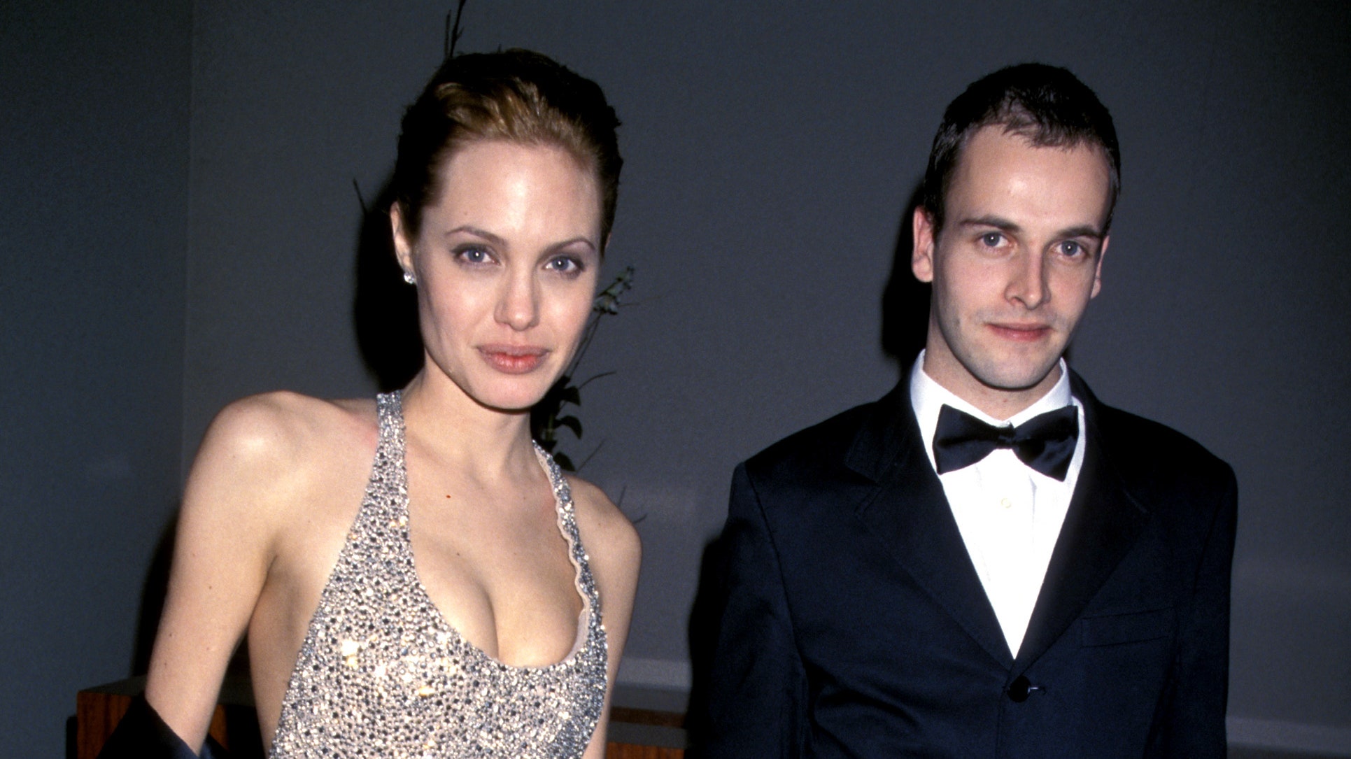 Анджелина Джоли и Джонни Ли Миллер проводят время вместе