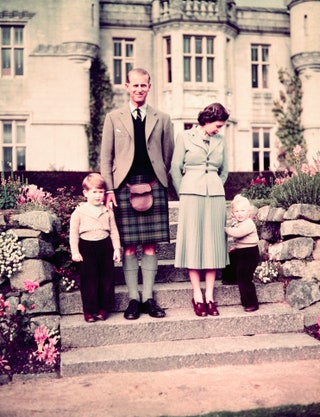 Герцог Эдинбургский иnbspкоролева Елизавета II сnbspдетьми 1953nbspгод.