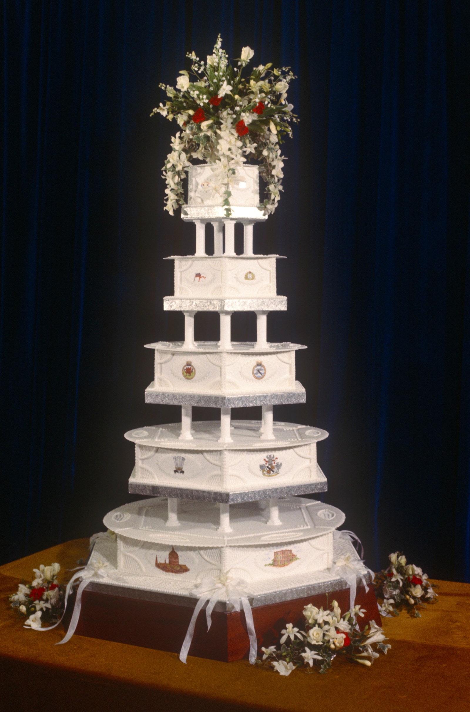Свадебный торт принца Чарльза и принцессы Дианы
