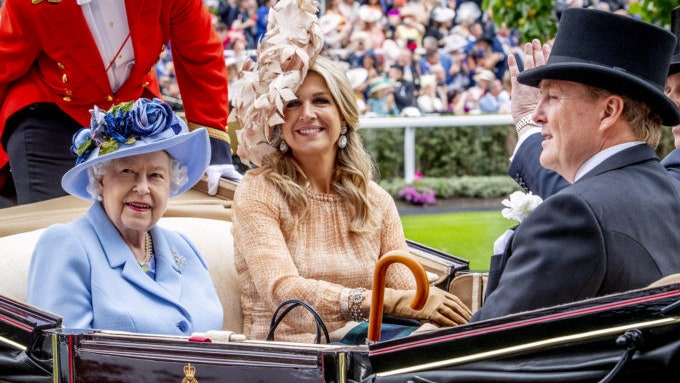 Елизавета II впервые за 69 лет своего правления не посетит скачки в Аскоте