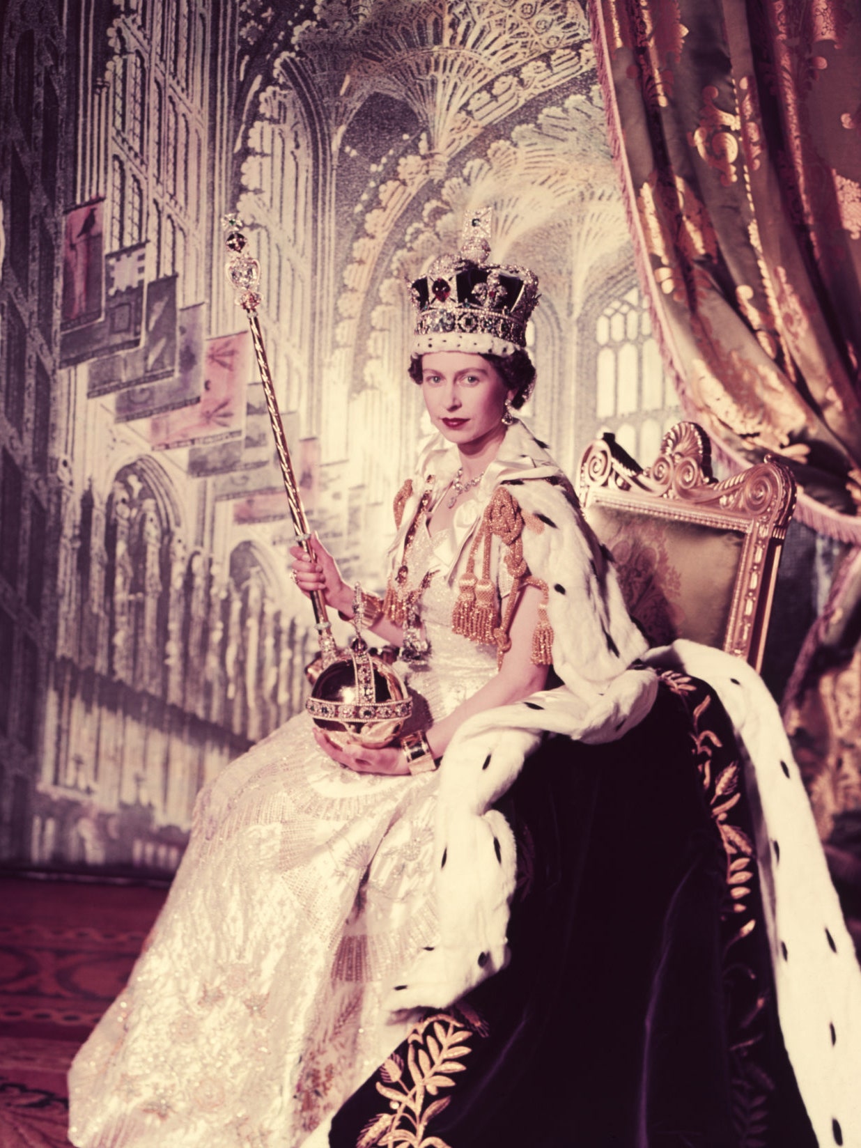 Корона Елизаветы 2 на коронации