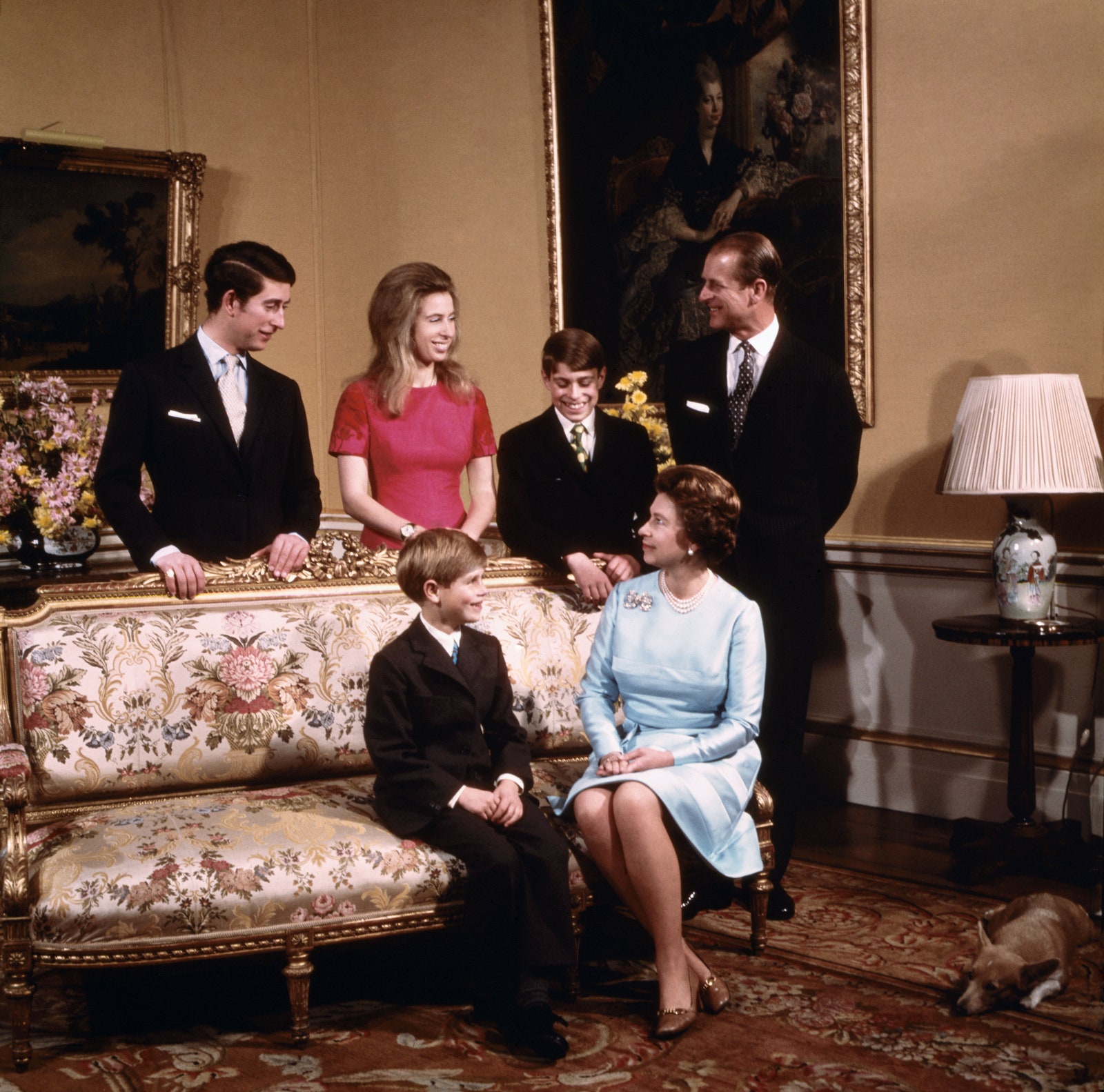 Принц Чарльз принцесса Анна принц Эндрю принц Филипп принц Эдвард и Елизавета II 1970 год