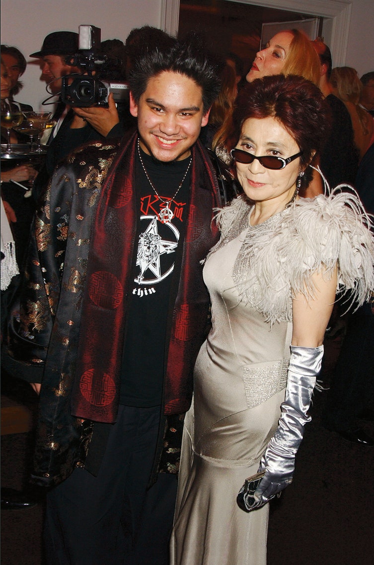 С художницей Йоко Оно на вечеринке в Лондоне 2005.