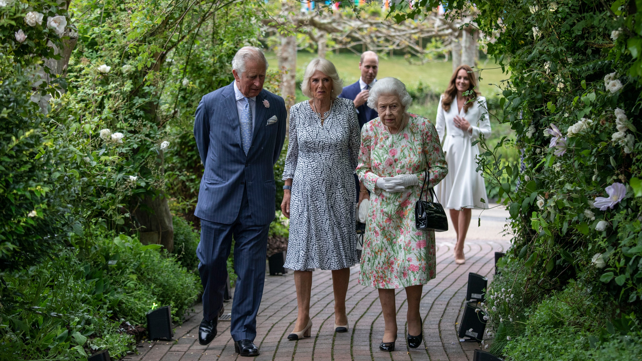 Британская королевская семья устроила прием для мировых лидеров и их жен