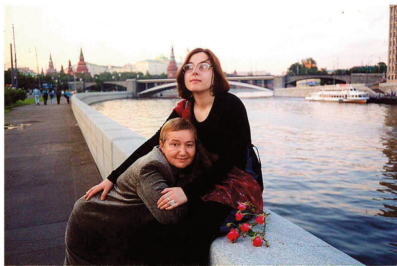 С мамой 1999.