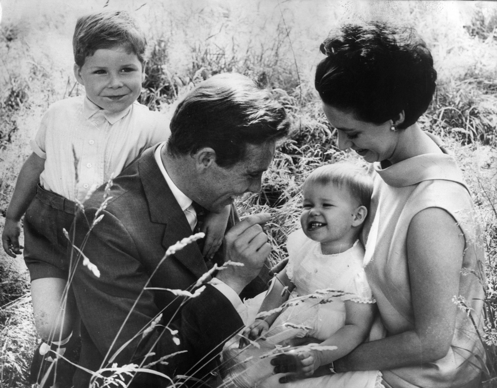 Принцесса Маргарет и Энтони АрмстронгДжонс с детьми Дэвидом и Сарой 1965