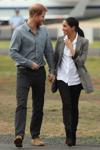 Принц Гарри и Меган Маркл в джинсах Outland в Даббо.