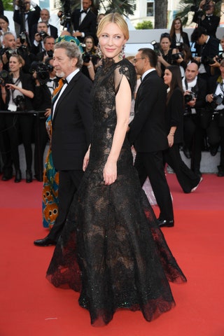 Кейт Бланшетт в платье Armani Priv на открытии Каннского кинофестиваля.