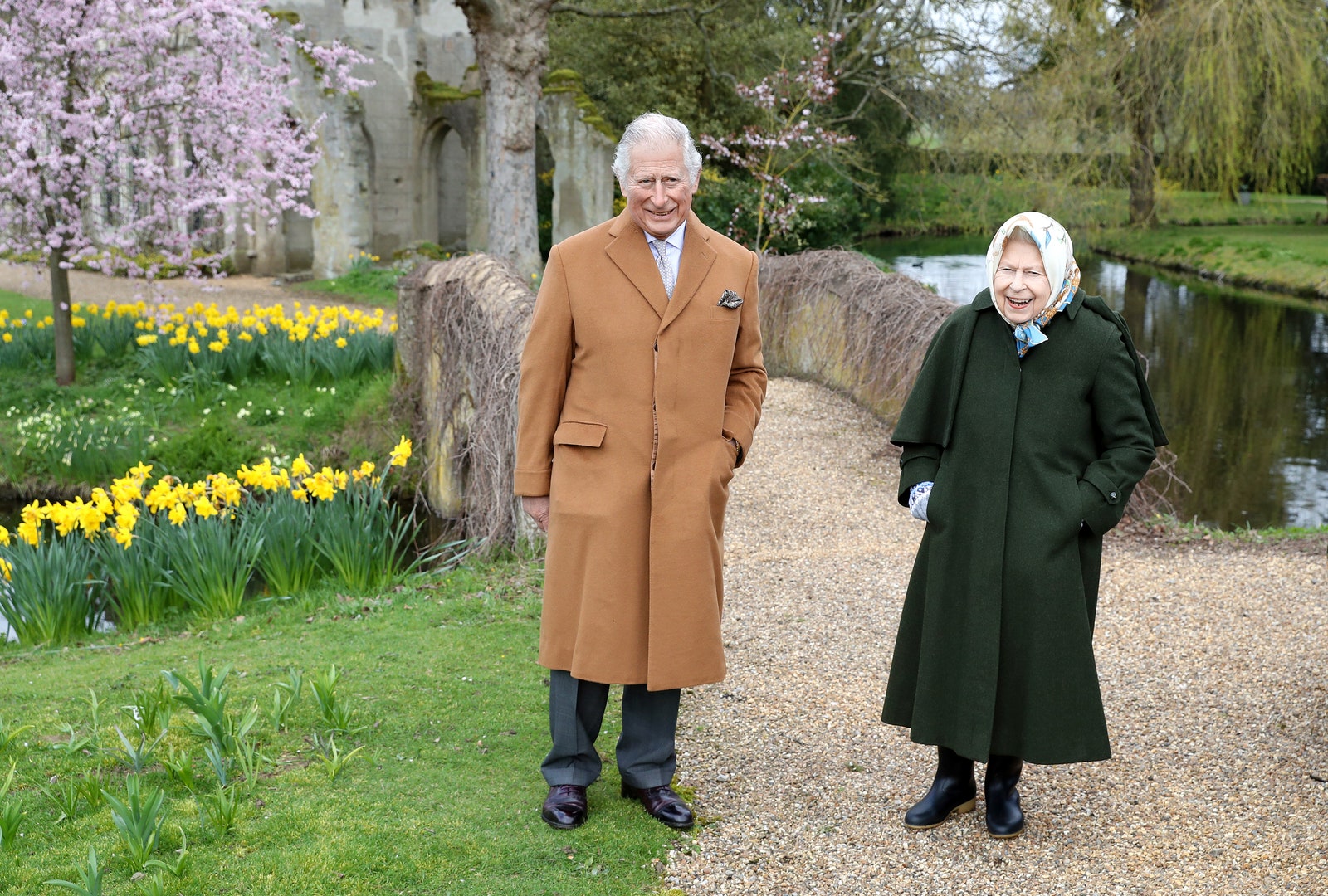 Букингемский дворец опубликовал новые фото Елизаветы II и принца Чарльза