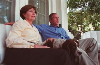 Джордж Бушмладший Лора Буш иnbspсобака Спотти.