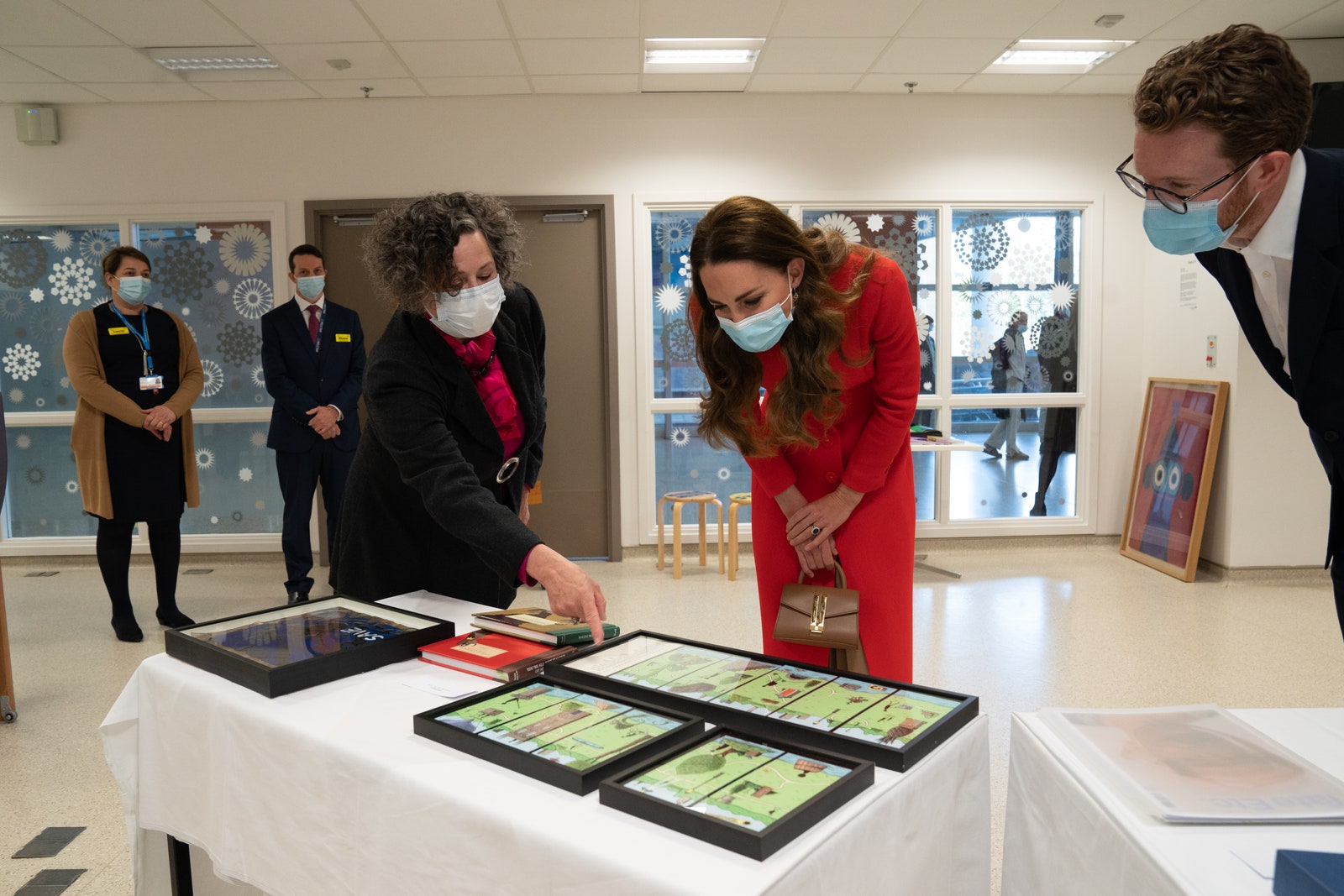 Кейт Миддлтон во время визита Королевской больницы Лондона.