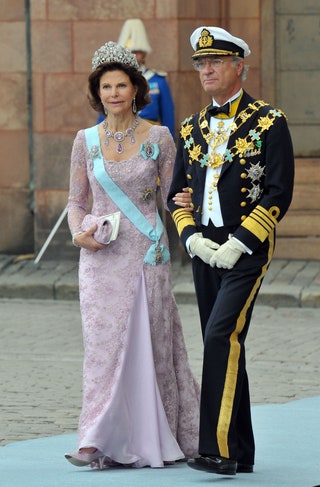 Королева Сильвия иnbspкороль Карл XVI Густав наnbspсвадьбе принцессы Виктории иnbspДаниэля Вестлинга 2010nbspгод.