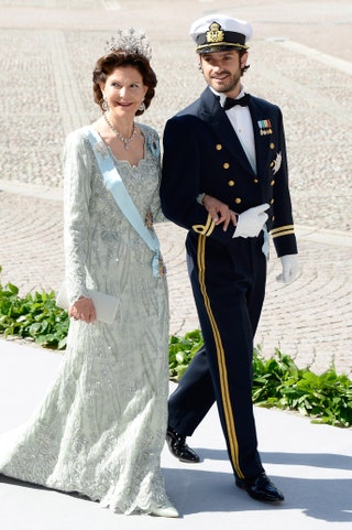 Королева Сильвия иnbspпринц Карл Филипп наnbspсвадьбе принцессы Мадлен иnbspКристофера О'Нилла 2013nbspгод.