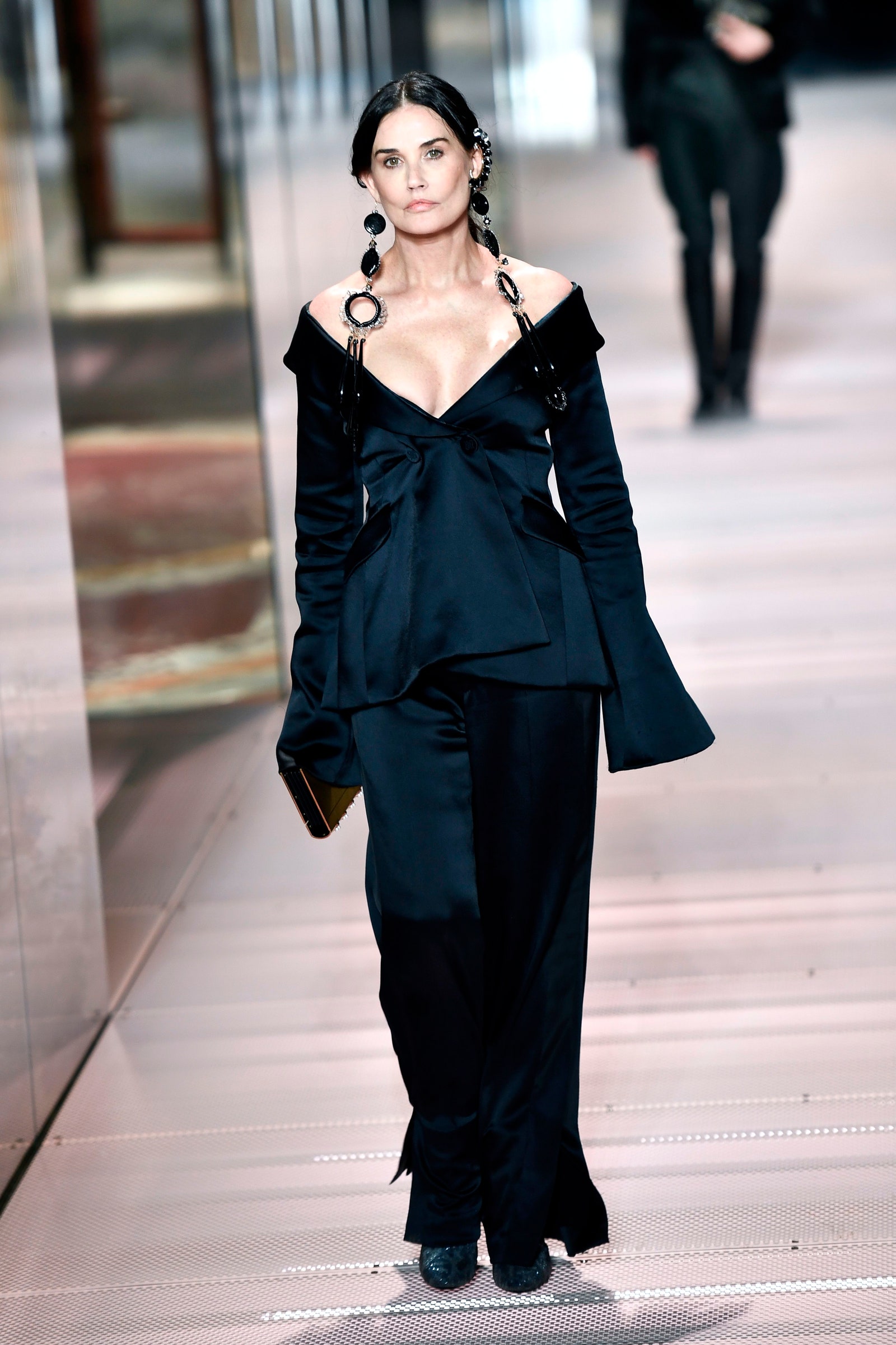 Кейт Мосс с дочерью Лилой Грейс Деми Мур и другие звезды на подиуме Fendi Haute Couture