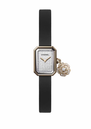 Часы Chanel Première Extrait de Camlia 1 240 400 рублей бутики Chanel.