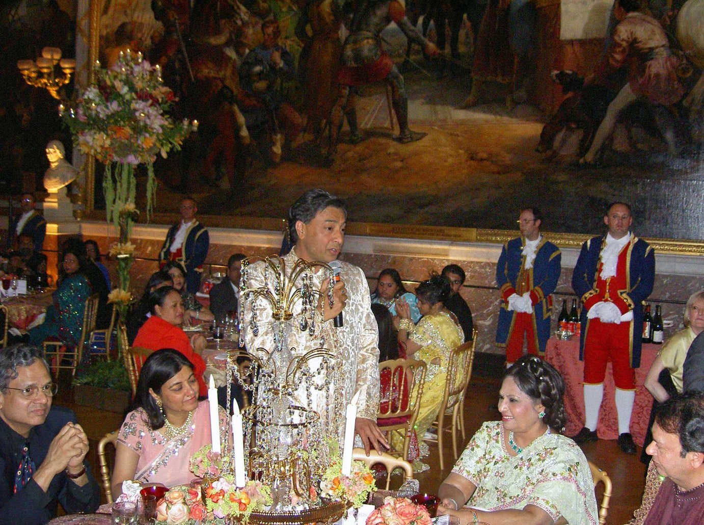 Лакшми Миттал на свадьбе дочери Ваниши 2005.