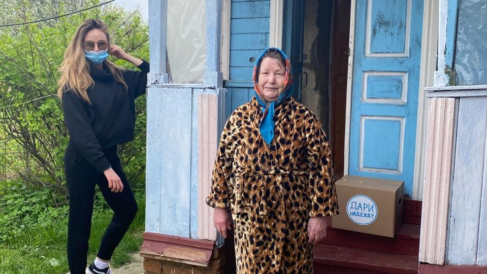 Дарина Краснова дебютантка первого Бала Tatler о том как ее фонд «Дари надежду» помогает пожилым людям пережить пандемию