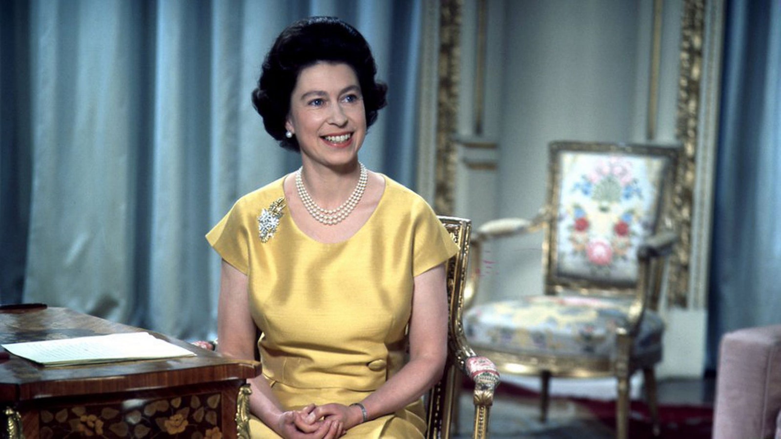 В 1967 году впервые обращение показали в цвете. Королева говорила о своем путешествии в Канаду благодарила команды по...
