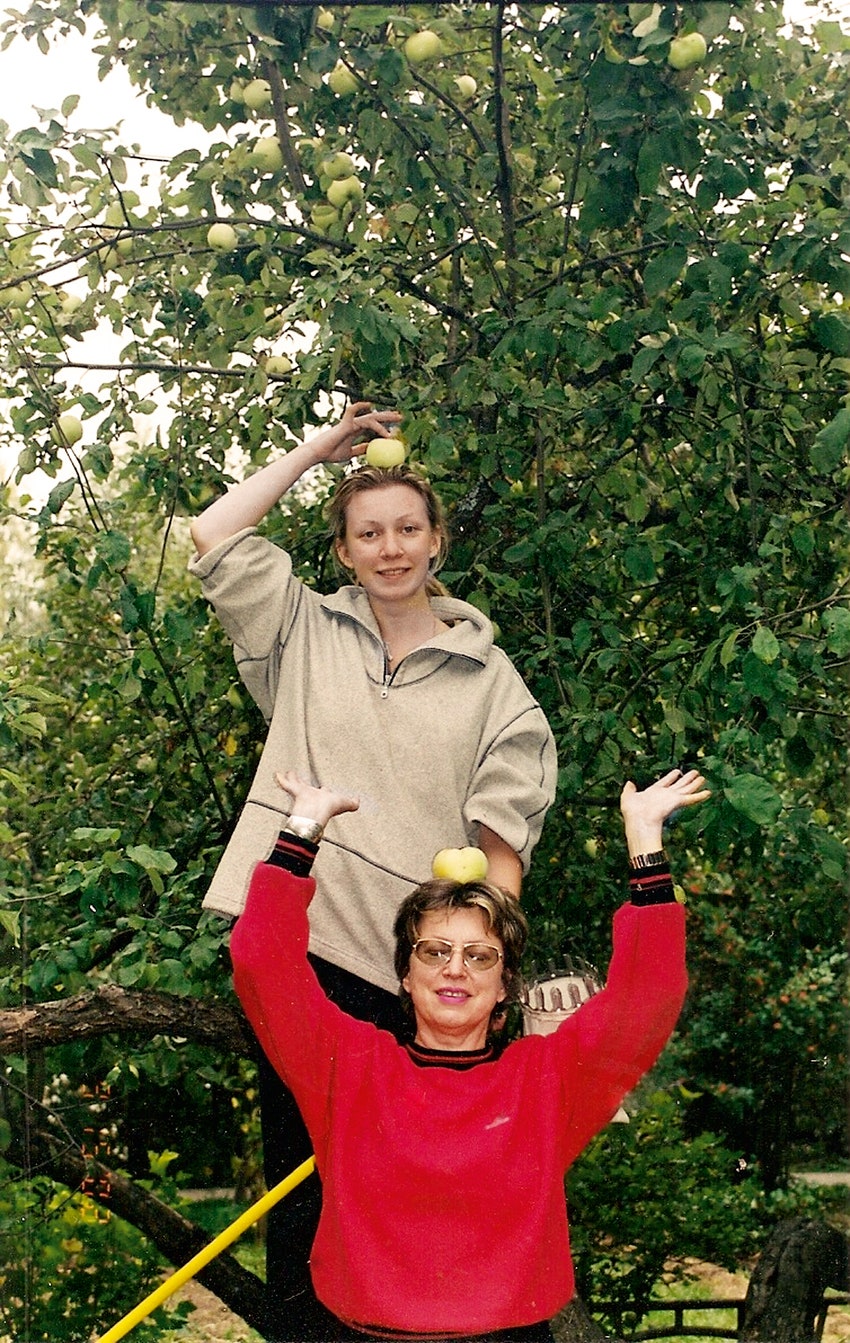 С мамой Ириной Владиславовной на даче 2002