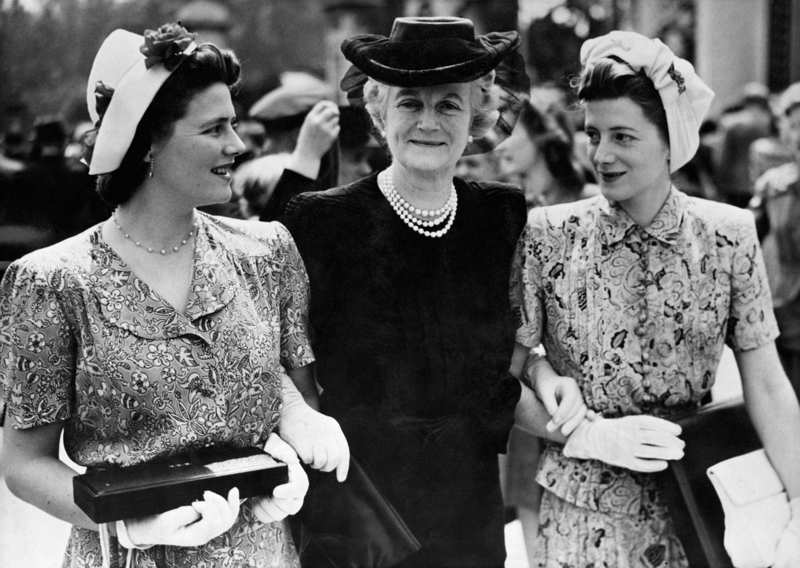 Клементина Черчилль с дочерьми Сарой и Мэри