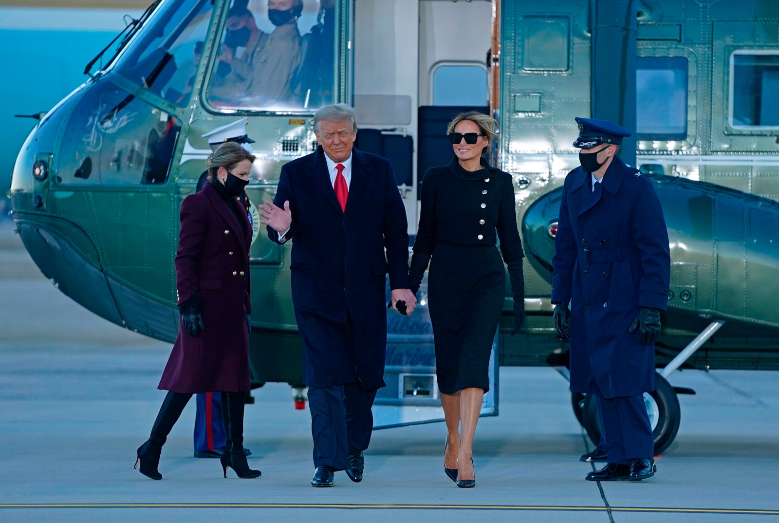 Дональд и Мелания Трамп покинули Белый дом