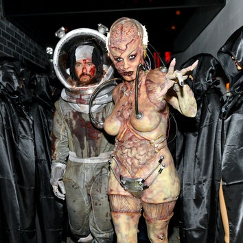 В прошлом году Хайди Клум выбрала самый странный и страшный костюм на Хэллоуин