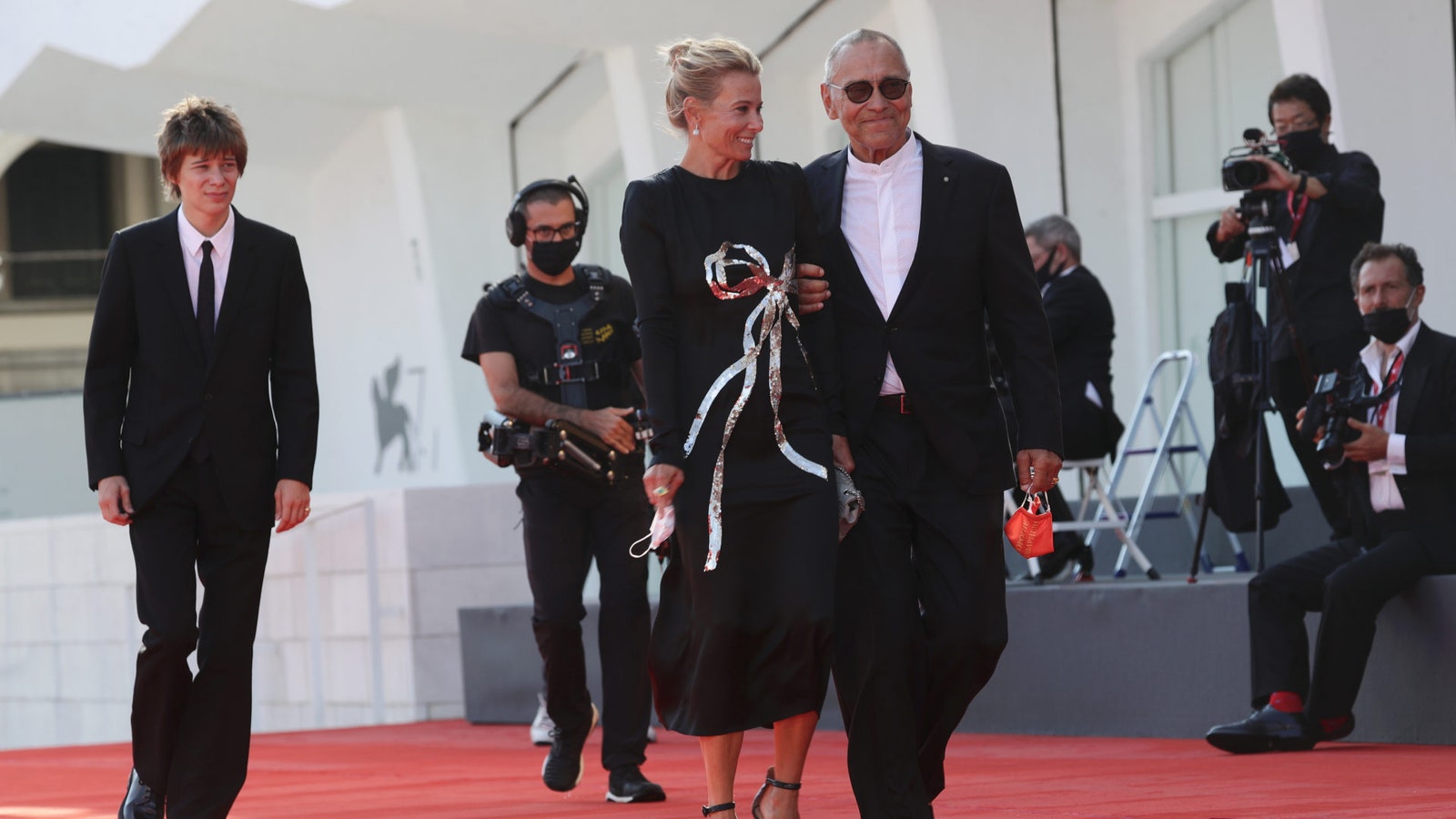 Юлия Высоцкая и Андрей Кончаловский на кинофестивале в Венеции 2020