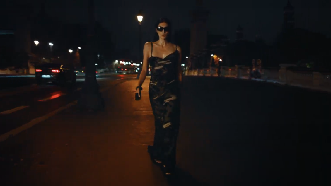 Ночной Париж и приемы из TikTok на виртуальном показе Balenciaga